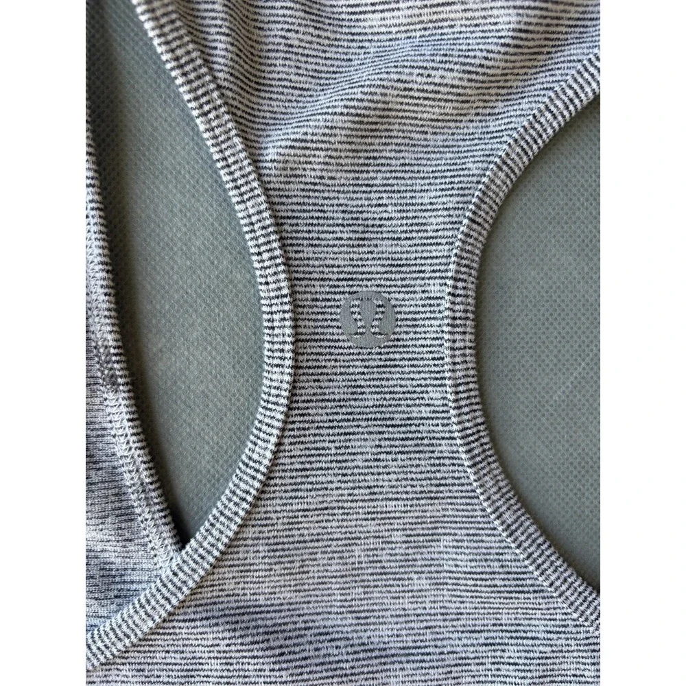 Lululemon Tank Top Women ‎ Sz 0 Gray Striped Scoop Neck Racerback Performance